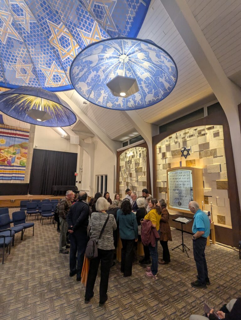 PXL_20251115_043302990